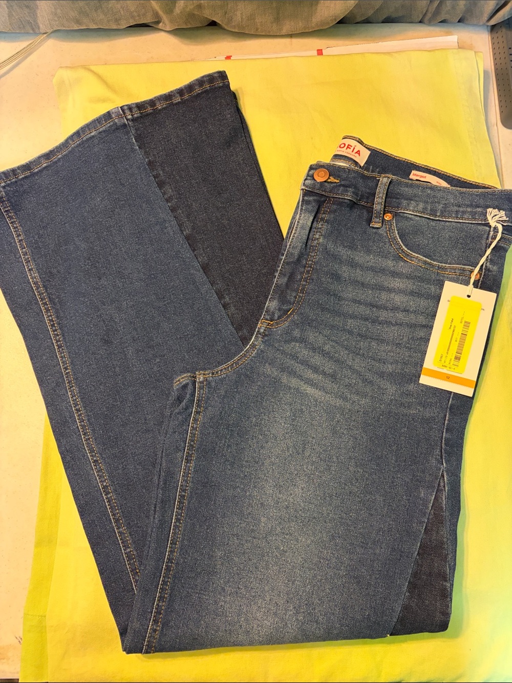 sofia by sofia vergara Two-Tone Wide Leg Jeans in Blue